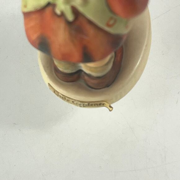 Vintage 1983 Hummel Figurine Goebel Little Gardener #74 TMK-5 Girl Watering Can - Picture 9 of 11